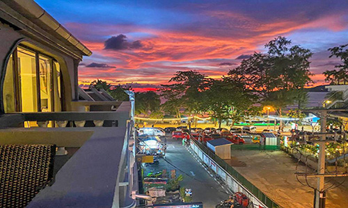 Big Boys' Bed & Burger - Patong Beach 